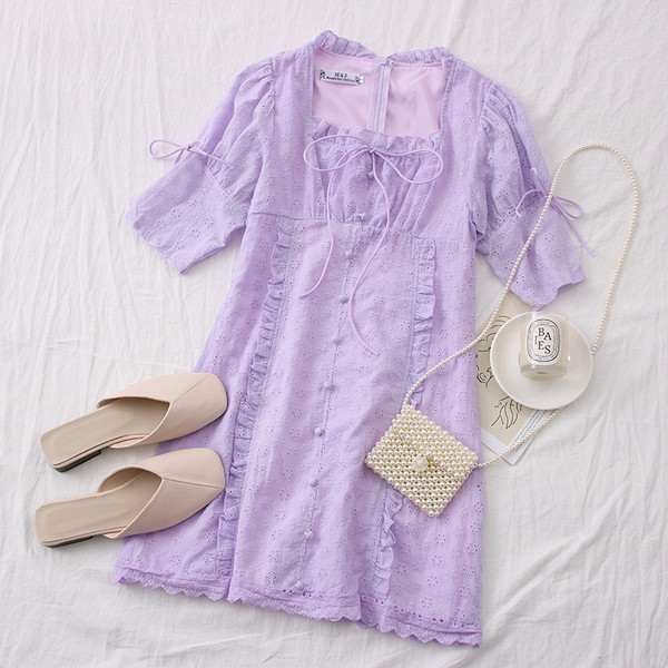 Дамска рокля с връзки и квадратно деколте