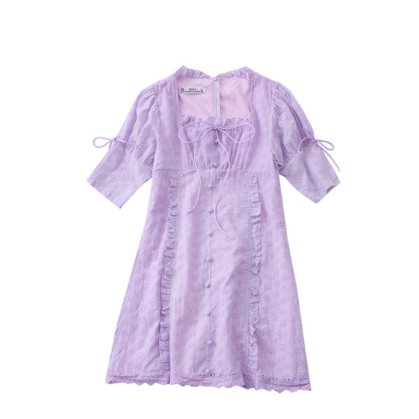 Дамска рокля с връзки и квадратно деколте