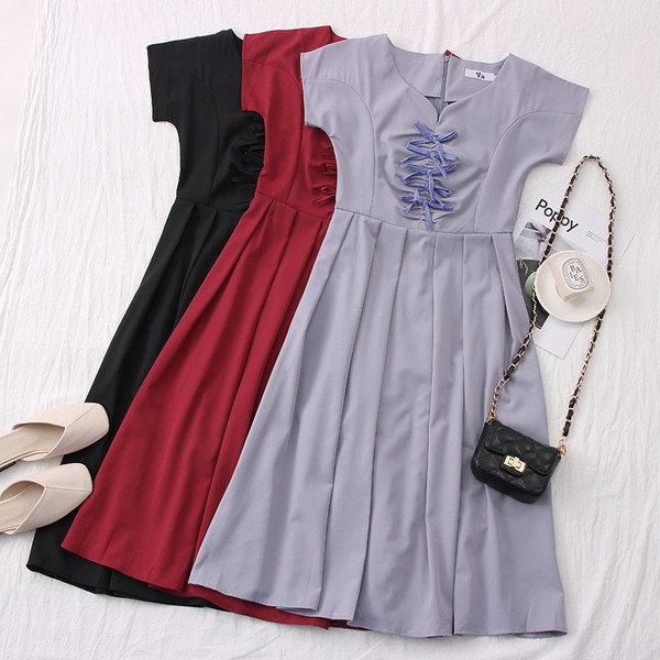 Дамска рокля с връзки и шпиц деколте - ретро стил