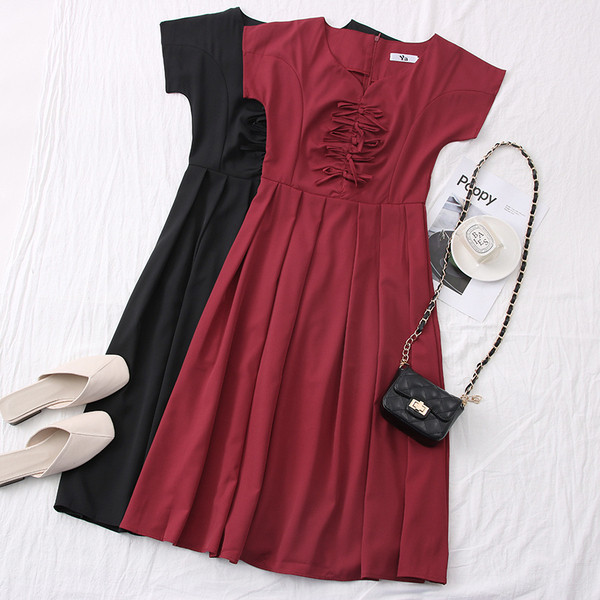 Дамска рокля с връзки и шпиц деколте - ретро стил