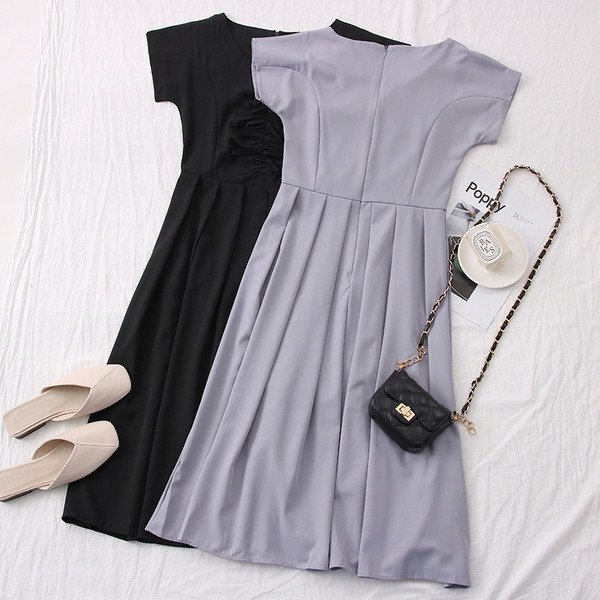 Дамска рокля с връзки и шпиц деколте - ретро стил