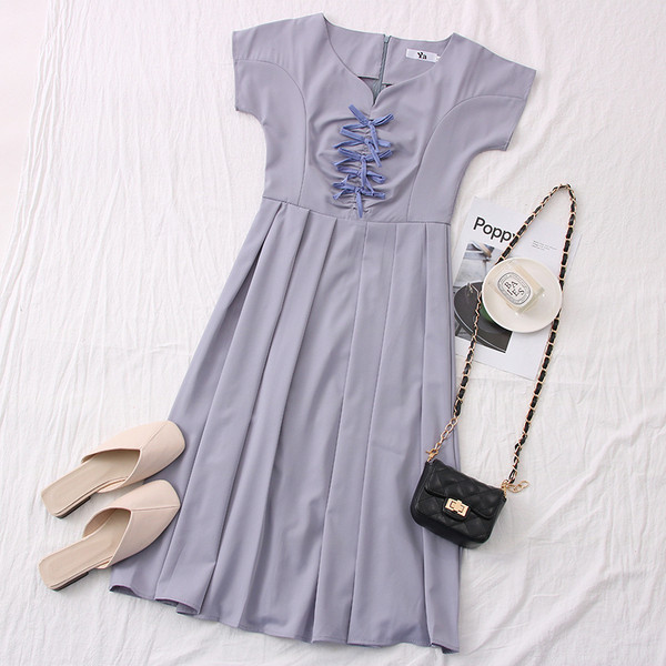 Дамска рокля с връзки и шпиц деколте - ретро стил