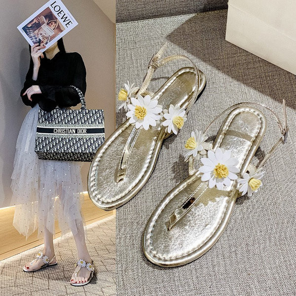 Ženske sandale s cvjetićima i remenom - ravni potplat