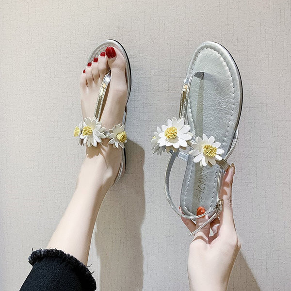 Ženske sandale s cvjetićima i remenom - ravni potplat