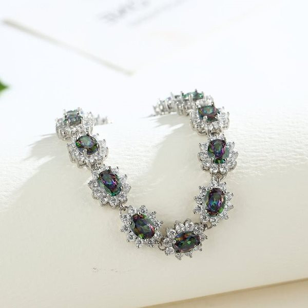 Elegantne kividega kaunistatud naiste käevõru