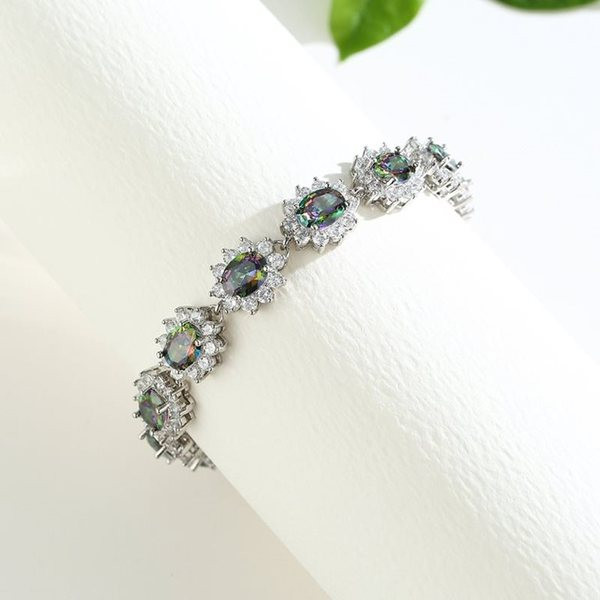 Elegantne kividega kaunistatud naiste käevõru