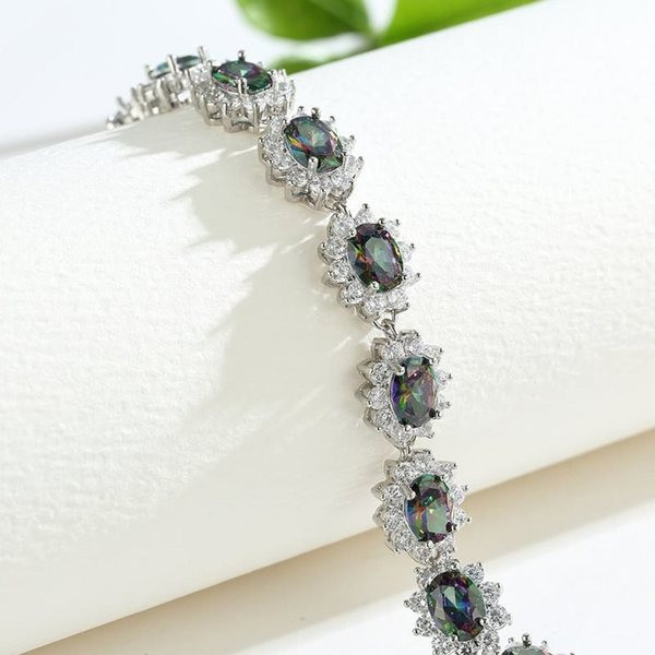 Elegantne kividega kaunistatud naiste käevõru