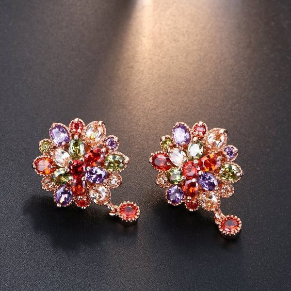 Elegáns női fülbevaló kerek formával és díszítő kövekkel