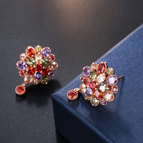 Elegáns női fülbevaló kerek formával és díszítő kövekkel