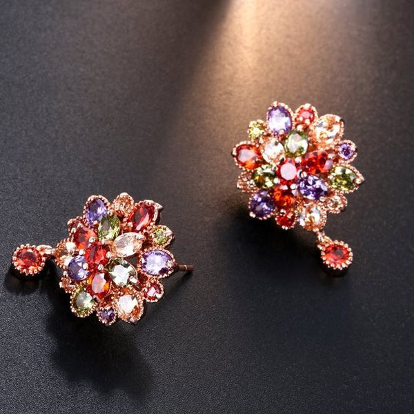 Elegáns női fülbevaló kerek formával és díszítő kövekkel