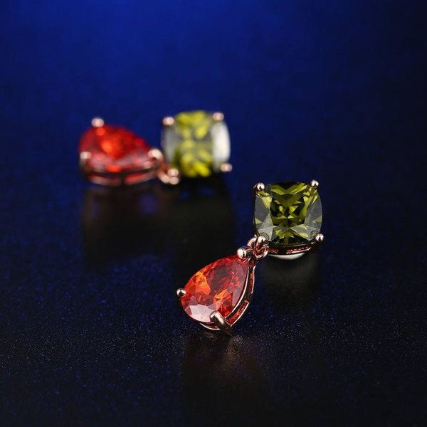 Γυναικεία κρεμαστά σκουλαρίκια σε χρυσό χρώμα και πέτρες