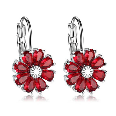 Cercei de dama in forma de floare decorati cu pietre