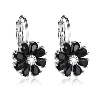 Cercei de dama in forma de floare decorati cu pietre