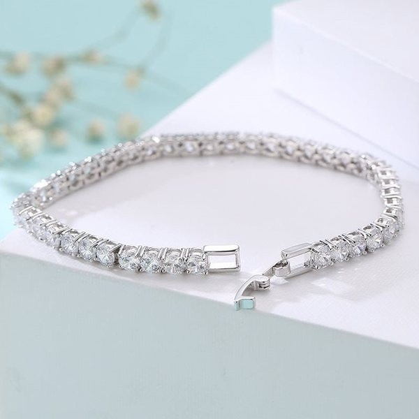 Kövekkel díszített női kerek karkötő