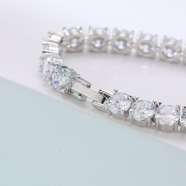 Kövekkel díszített női kerek karkötő