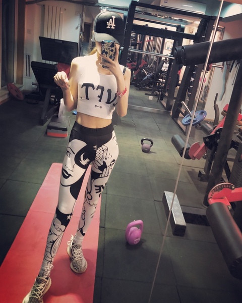 ÚJ modell női sport leggings magas derékkal és mintával