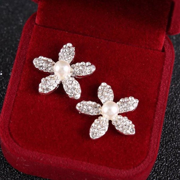 Сребристи обеци с камъни и перли