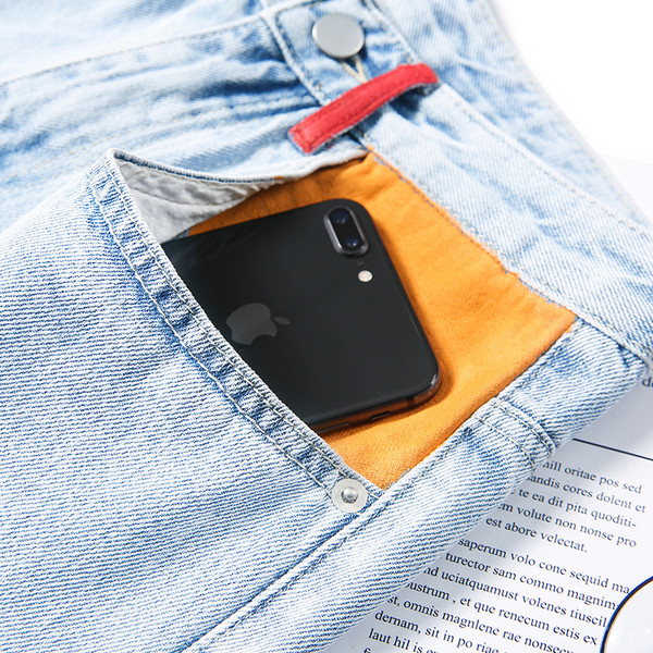 Női rövid farmer új modell világos színben, színes zsebekkel