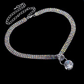 Elegantna ogrlica s privjeskom i kamenčićima