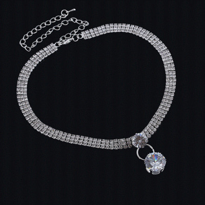 Elegantna ogrlica s privjeskom i kamenčićima