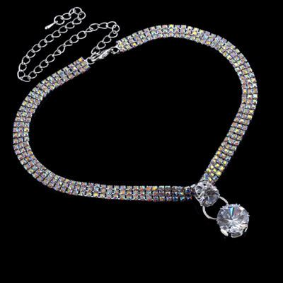 Elegantna ogrlica s privjeskom i kamenčićima