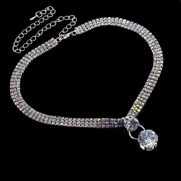 Elegantna ogrlica s privjeskom i kamenčićima