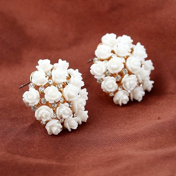 Ženske okrugle naušnice sa cvjetnim ukrasom