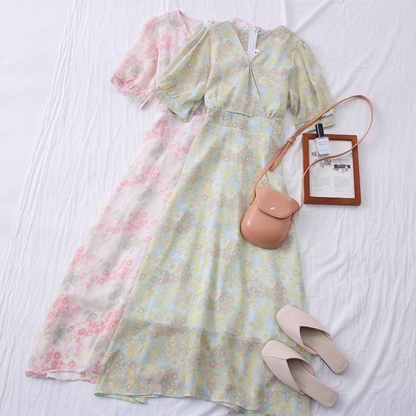 Нов модел дамска рокля - шпиц деколте и къс ръкав