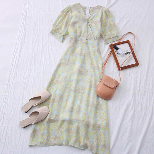 Нов модел дамска рокля - шпиц деколте и къс ръкав