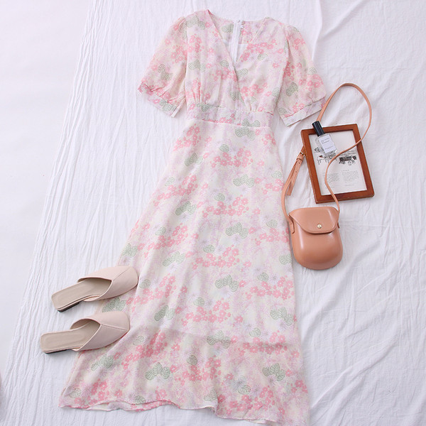 Нов модел дамска рокля - шпиц деколте и къс ръкав