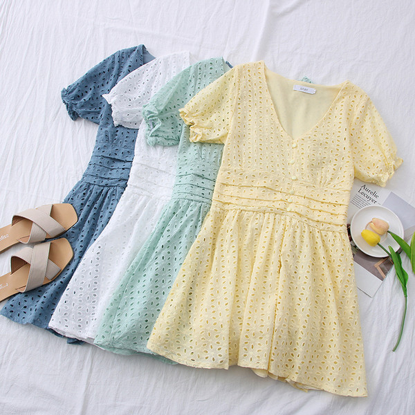 Ежедневна дамска рокля с къс ръкав и шпиц деколте