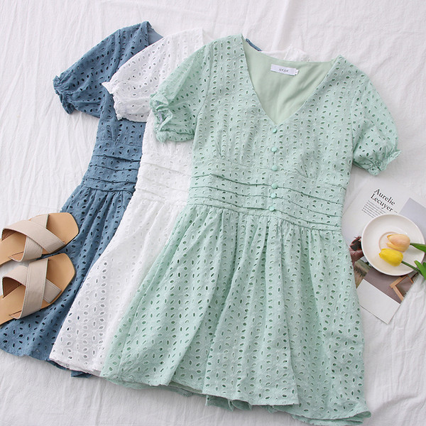 Ежедневна дамска рокля с къс ръкав и шпиц деколте