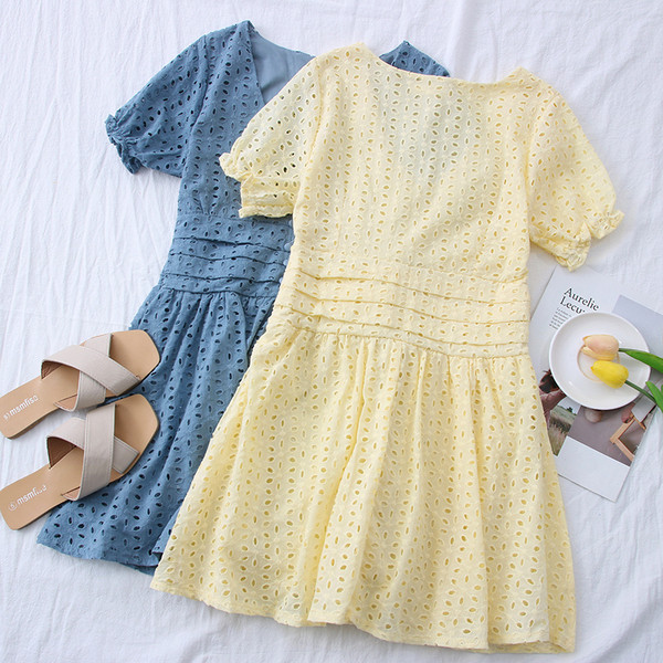 Ежедневна дамска рокля с къс ръкав и шпиц деколте