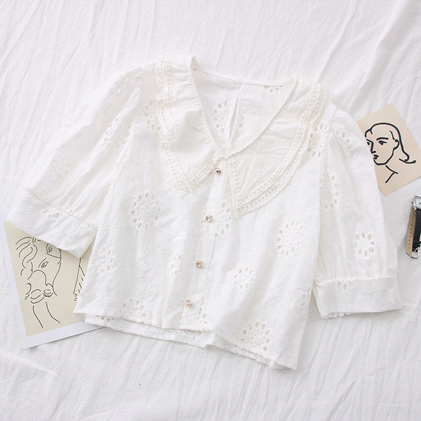 Модерна дамска риза- с шпиц деколте и копчета