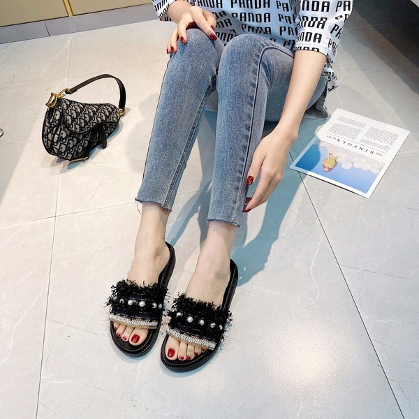 Modern női papucs gyöngyökkel, lapos talppal