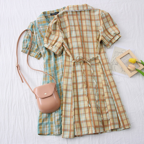 Ежедневна карирана дамска рокля с яка