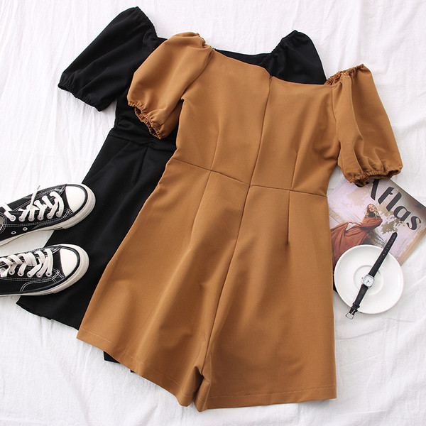 Μοντέρνα κοντή γυναικεία σαλοπέτα με ντεκολτέ 