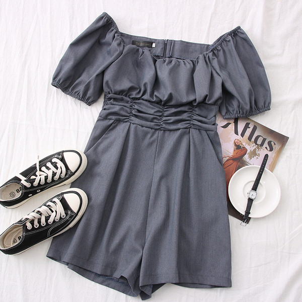 Μοντέρνα κοντή γυναικεία σαλοπέτα με ντεκολτέ 