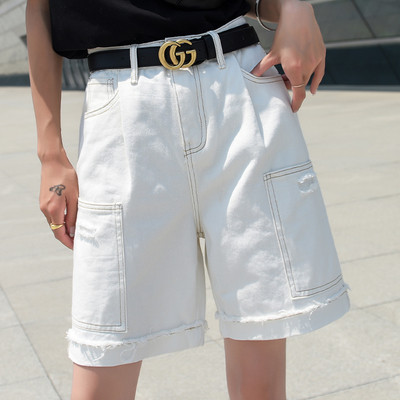 Бели дънкови дамски панталони с дължина над коляното