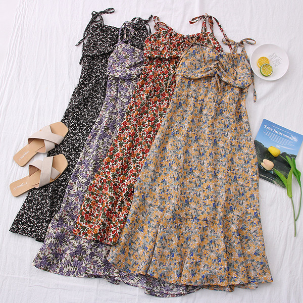 Разкроен модел дамска рокля с тънки презрамки