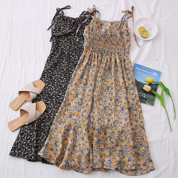 Разкроен модел дамска рокля с тънки презрамки