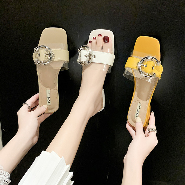 Модерни дамски чехли с  равна подметка и катарама