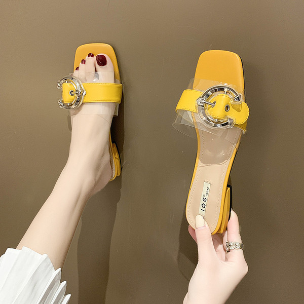 Модерни дамски чехли с  равна подметка и катарама