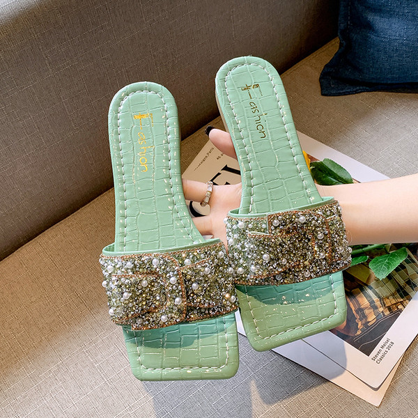 Дамски чехли с декорация камъни и перли