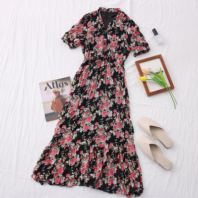 Γυναικείο φόρεμα με λουλουδάτο μοτίβο και ντεκολτέ spitz