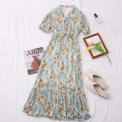 Γυναικείο φόρεμα με λουλουδάτο μοτίβο και ντεκολτέ spitz