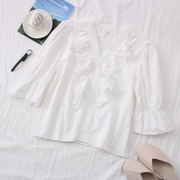 Нов модел дамска риза с дантела и лотос ръкави