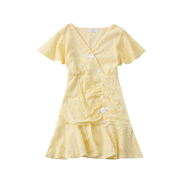 Új modell rövid női ruha spitz nyakkivágással és gombokkal