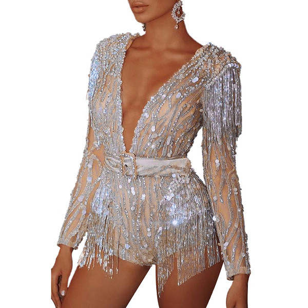 Κομψή γυναικεία κοντή φόρμα με βαθιά λαιμόκοψη και λαμπερό αποτέλεσμα