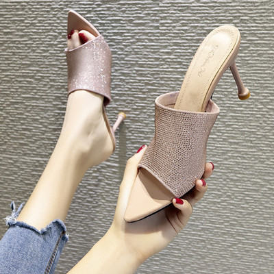 Női modern papucs magassarkúval és kövekkel